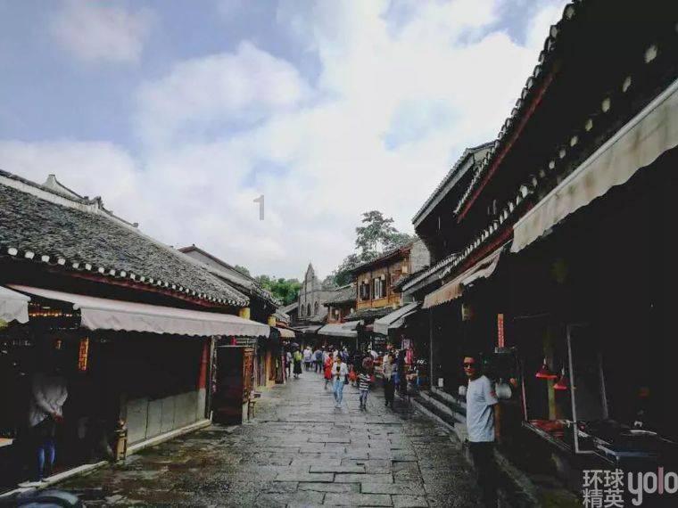 大臣做错事不肯自杀,乾隆赐了他一床被子,大臣秒懂从而饮酒自尽
